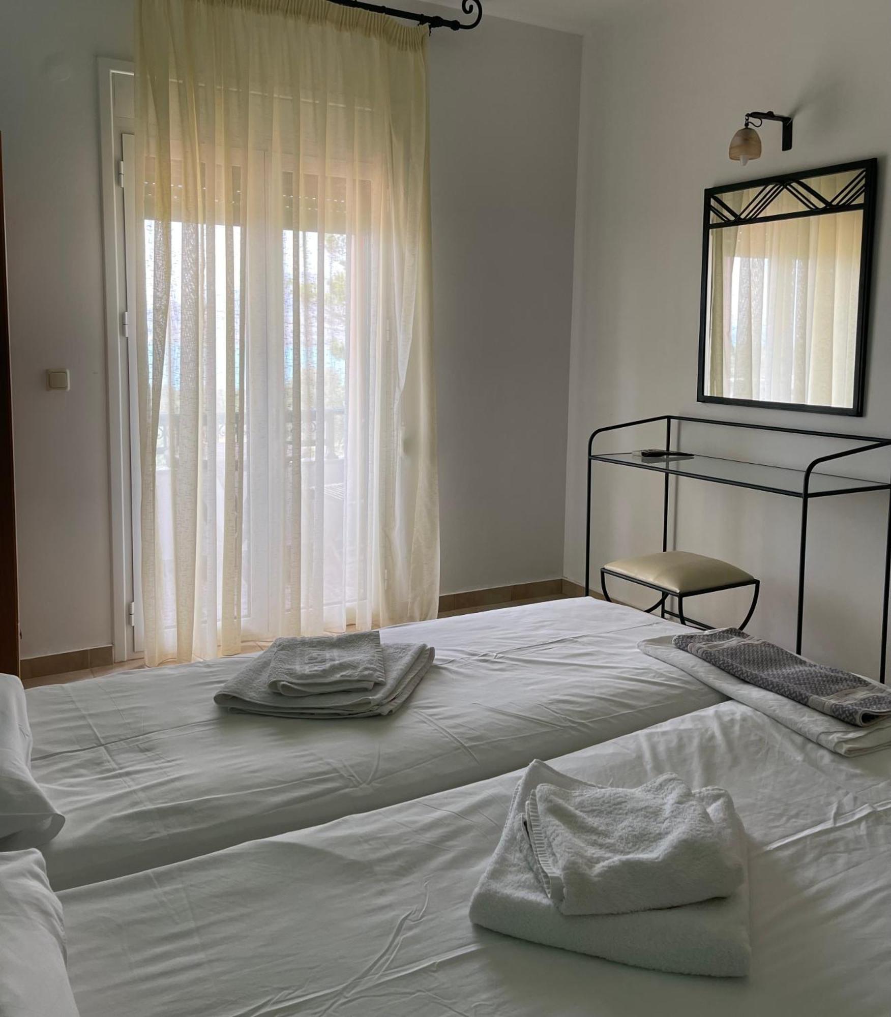 Niriides Rooms Elafonissos Esterno foto
