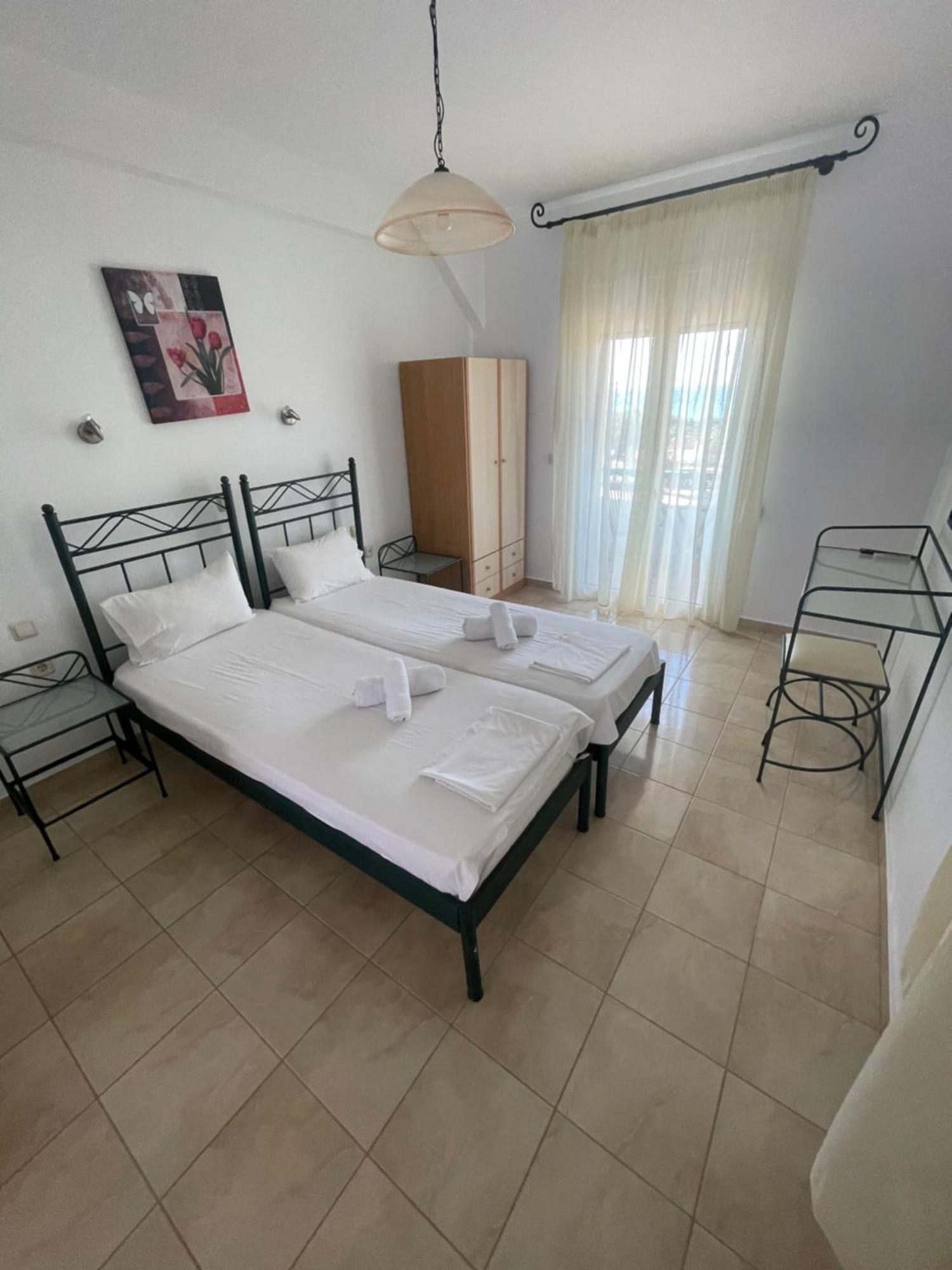 Niriides Rooms Elafonissos Esterno foto